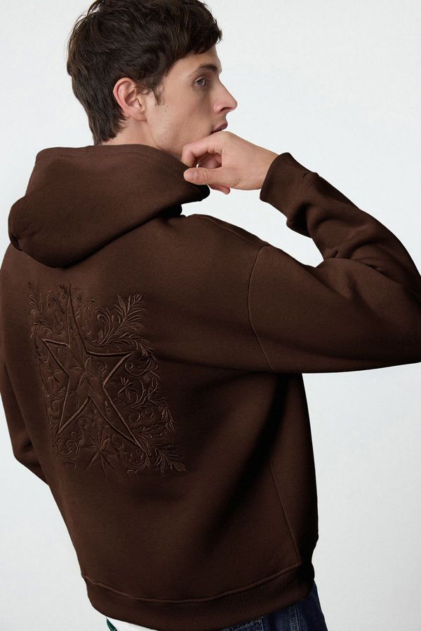 Trendyol Trendyol Dark Brown Oversize/Wide Cut Back Embroidered Detail Sweatshirt