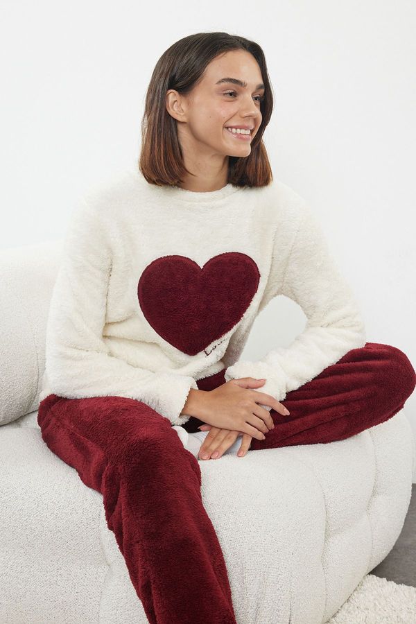 Trendyol Trendyol Ecru-Burgundy Heart Wellsoft Winter Knitted Pajamas Set