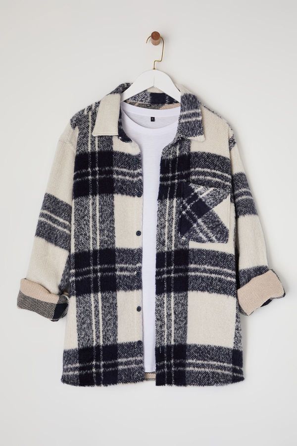 Trendyol Trendyol Ecru Oversize Fit Winter Checkered Lumberjack Shirt Jacket