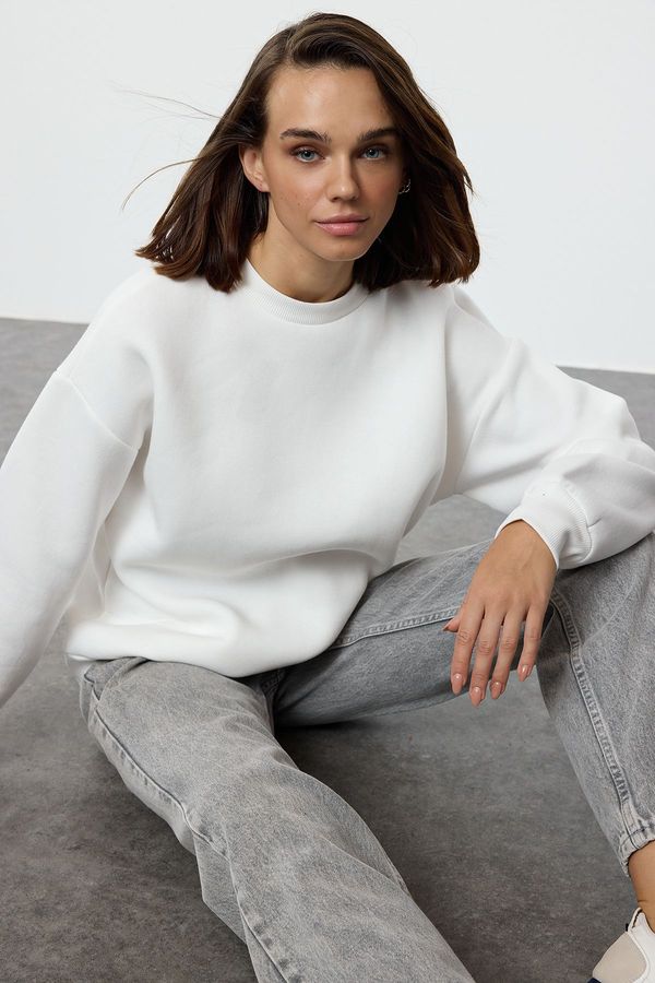 Trendyol Trendyol Ecru Oversize/Relaxed Cut Basic Crew Neck Thick/Polar inside Knitted Sweatshirt