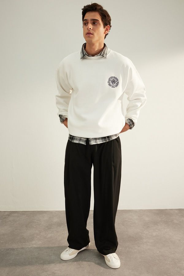 Trendyol Trendyol Ecru Oversize/Wide Cut Floral Embroidered Fleece/Warm Sweatshirt