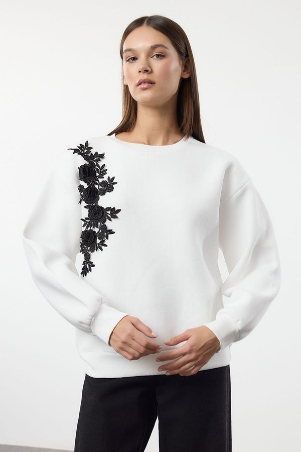 Trendyol Trendyol Ecru Regular/Normal Pattern Flower Detailed Thick Polar Fleece Knitted Sweatshirt