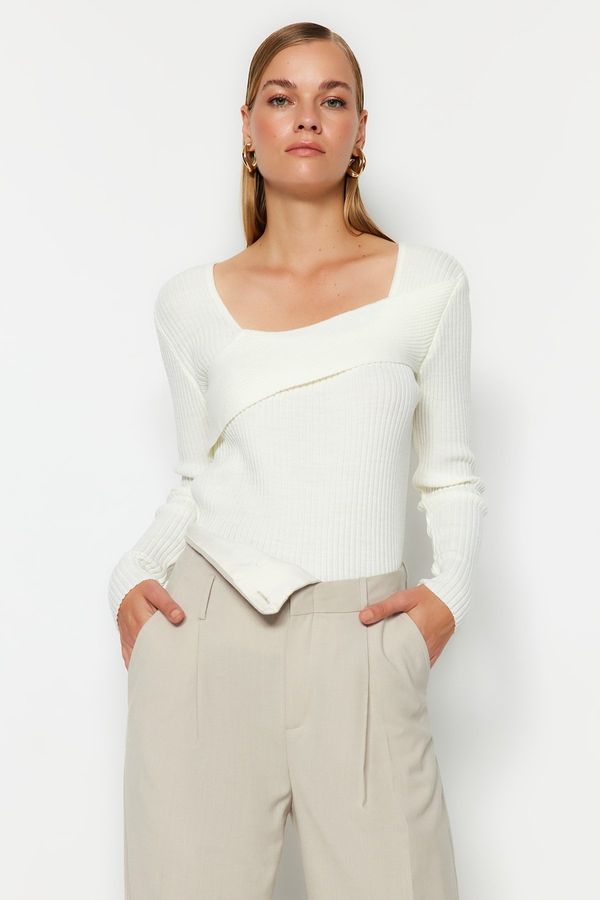 Trendyol Trendyol Ecru Square Neck Knitwear Sweater