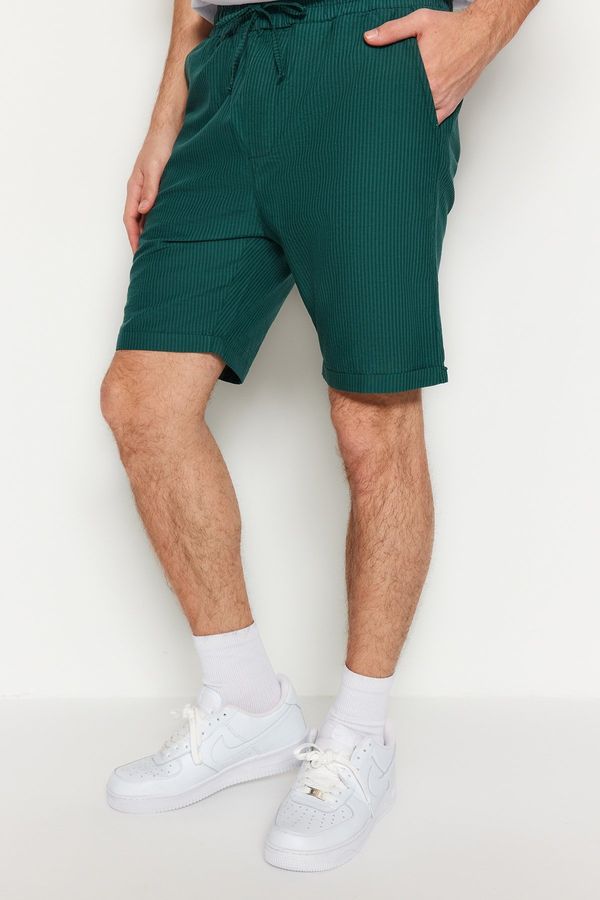 Trendyol Trendyol Green Regular Fit Seekers Wrinkled Look Shorts