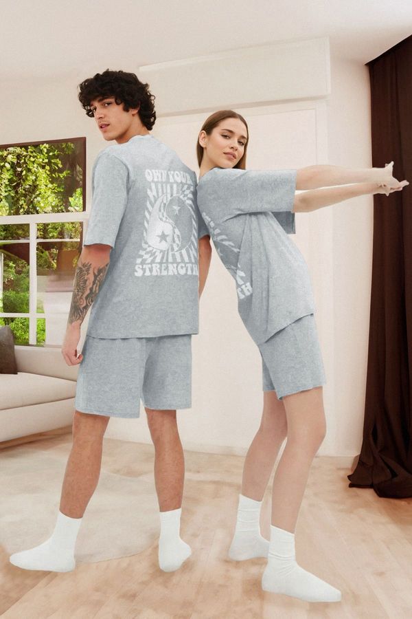 Trendyol Trendyol Grey Unisex 100% Cotton Slogan Printed T-shirt-Shorts Knitted Pajama Set