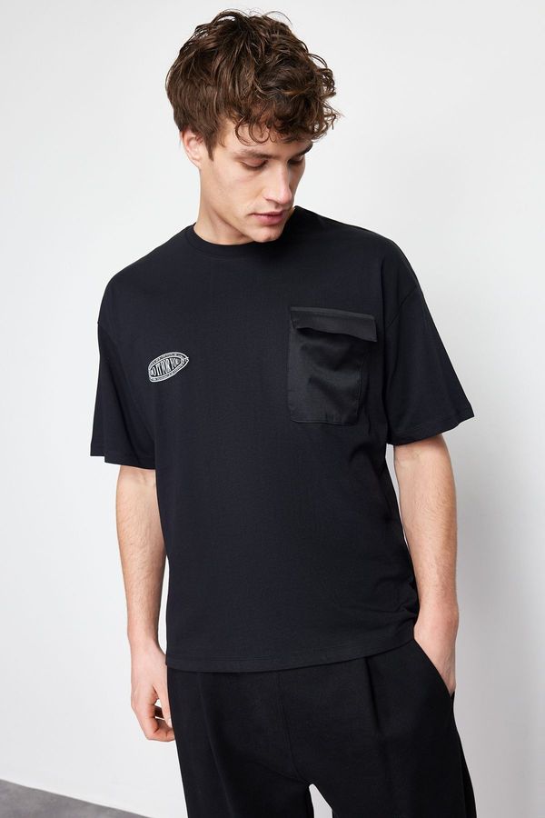 Trendyol Trendyol Large Size Black Oversize Pocket Detailed Printed 100% T-Shirt