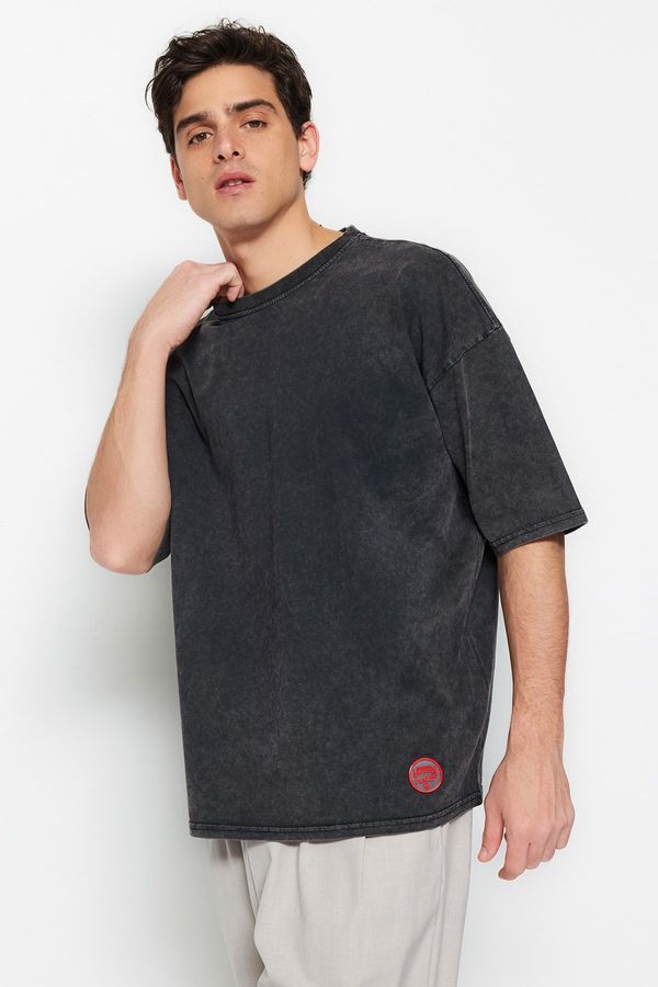 Trendyol Trendyol Limited Edition Anthracite Oversize/Wide Cut Pale Effect 100% Cotton T-Shirt