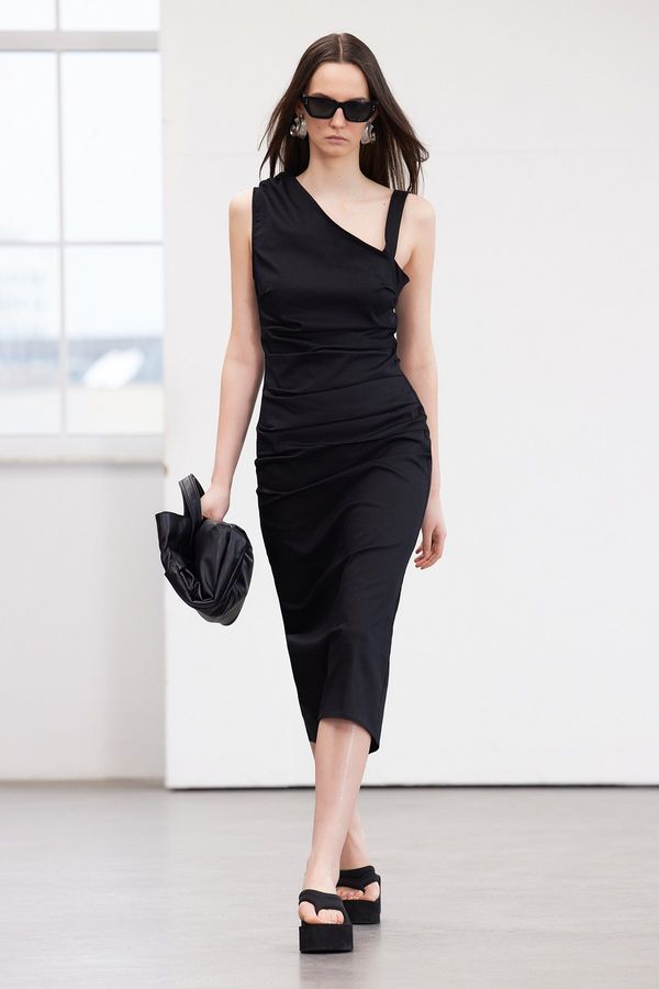 Trendyol Trendyol Limited Edition Black Body-Fitting Asymmetrical Neck Detailed Woven Midi Dress