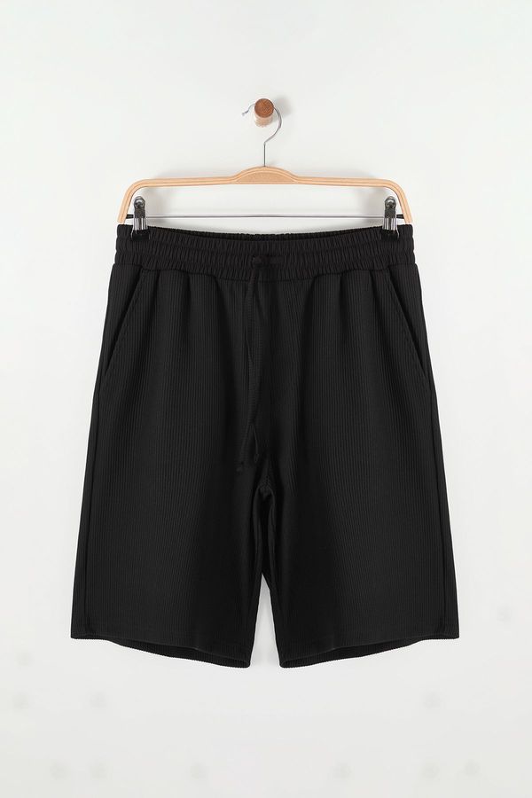 Trendyol Trendyol Limited Edition Black Oversize/Wide Cut Textured Wrinkle-Free Ottoman Shorts