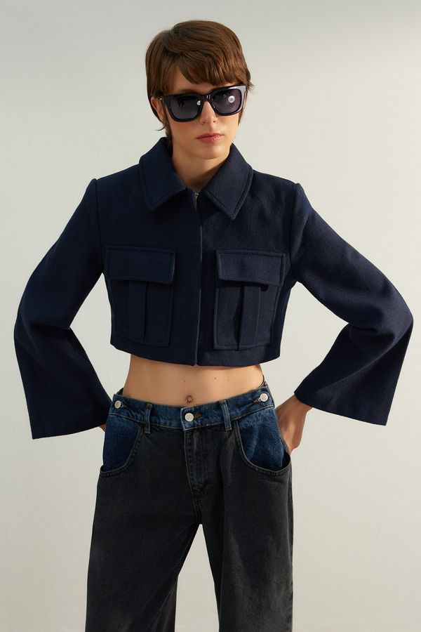 Trendyol Trendyol Limited Edition Navy Blue Fitted Crop Woven Jacket