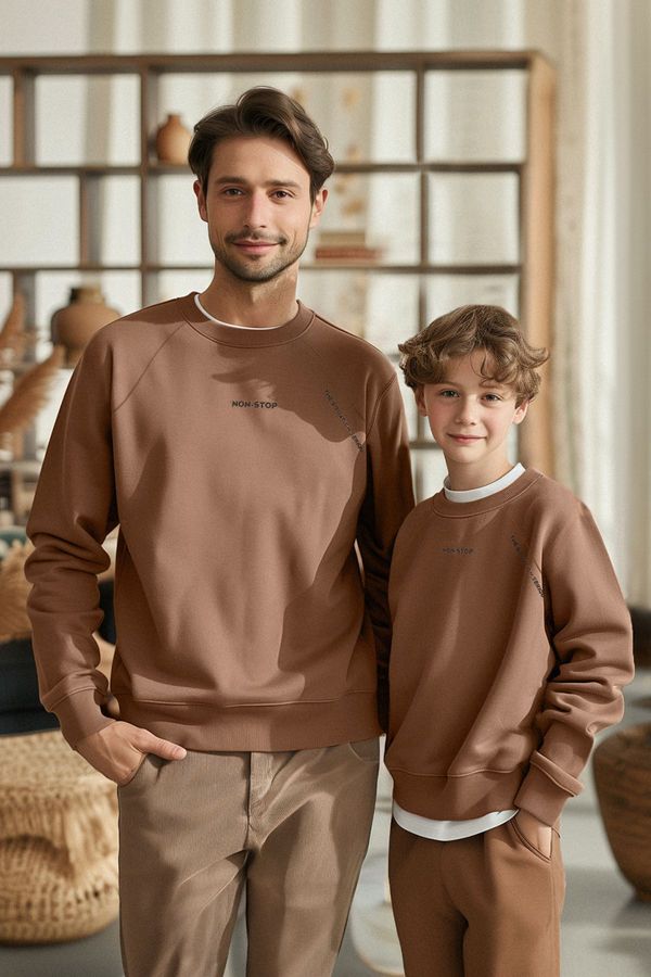 Trendyol Trendyol Mink Boy Father-Son Slogan Knitted Sweatshirt