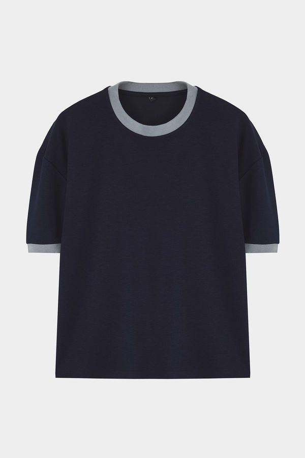 Trendyol Trendyol Navy Blue Boxy Fit/Square Cut Soft Texture Interlock Fabric T-Shirt