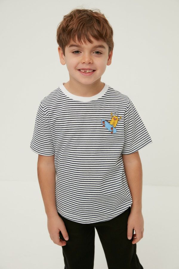 Trendyol Trendyol Navy Blue Boy Striped Printed Knitted T-Shirt