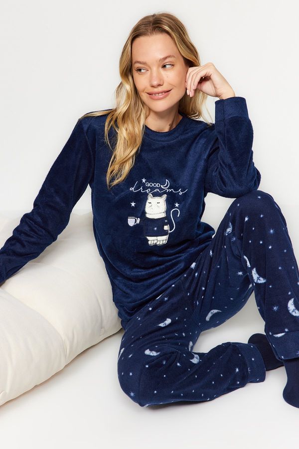 Trendyol Trendyol Navy Blue Cat Printed Velvet Tshirt-Pants and Pletena pidžama set