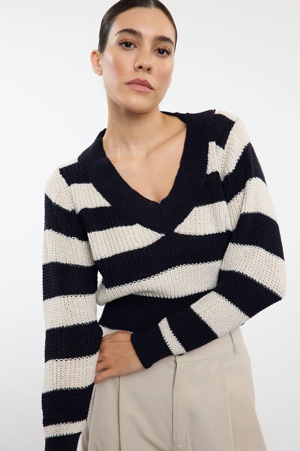 Trendyol Trendyol Navy Blue Crop V Neck Striped Knitwear Sweater