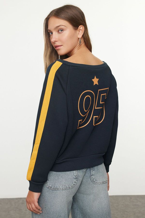 Trendyol Trendyol Navy Blue Front and Back Printed Carmen Collar Piping Detailed Regular Fit Knitted Sweatshirt