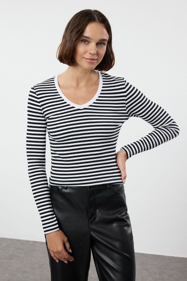 Trendyol Trendyol Navy Blue Striped Corded V-Neck Fitted Long Sleeve Crop Stretchy Knitted Blouse