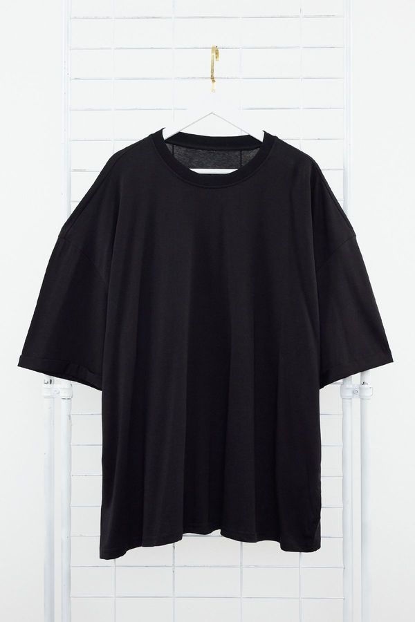 Trendyol Trendyol Plus Size Black Oversize/Wide Cut 100% Cotton T-Shirt