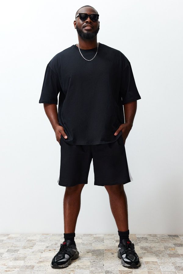 Trendyol Trendyol Plus Size Black Regular/Regular Fit Medium Size Elastic Waist Color Paneled Shorts