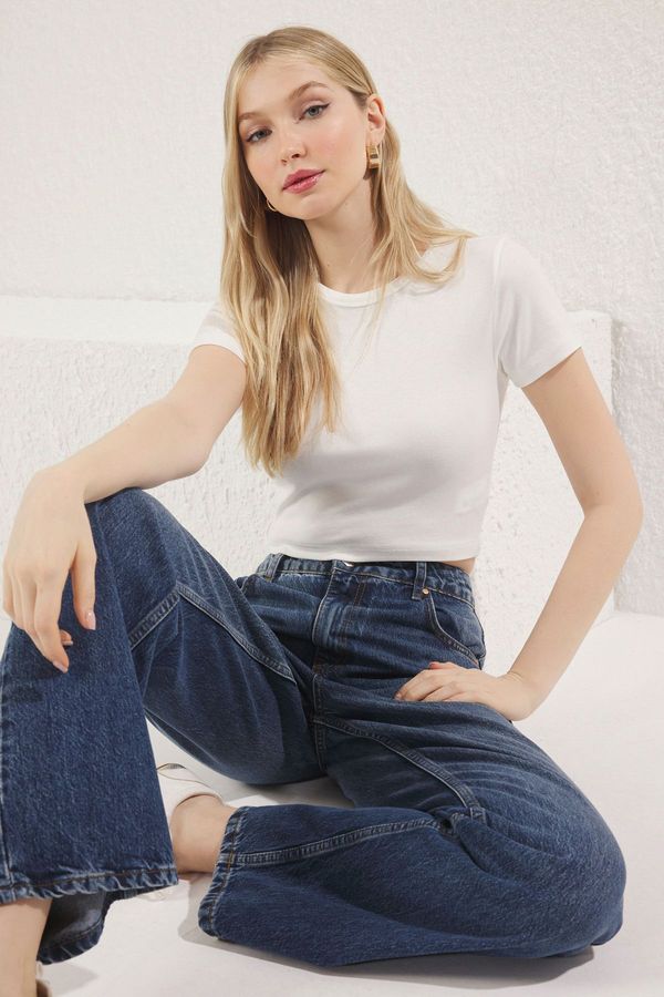 Trendyol Trendyol Premium Ecru Plain Viscose/Soft Fabric Crop Crew Neck Flexible Knitted Blouse