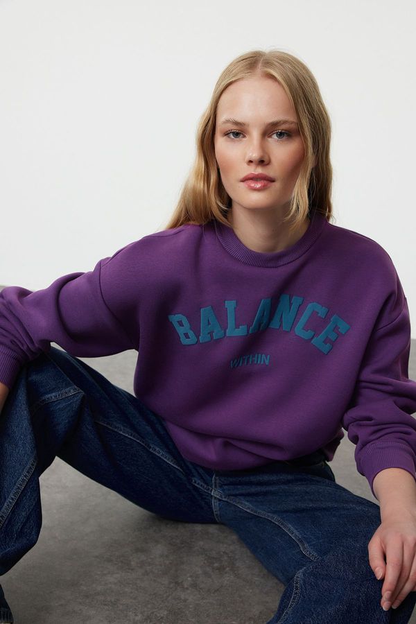 Trendyol Trendyol Purple Slogan Printed Oversize/Wide Fit Knitted Sweatshirt