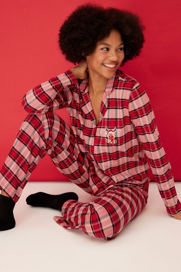 Trendyol Trendyol Red Plaid Deer Embroidery Detailed Tshirt-Pants Knitted Pajama Set