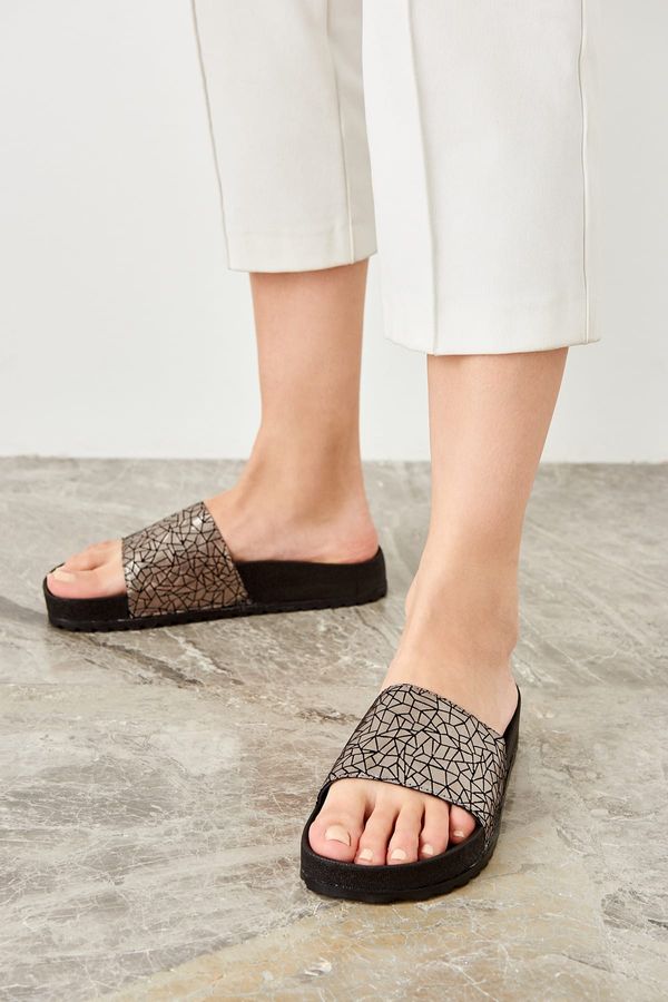 Trendyol Trendyol Silver Shiny Kroko Women slipper