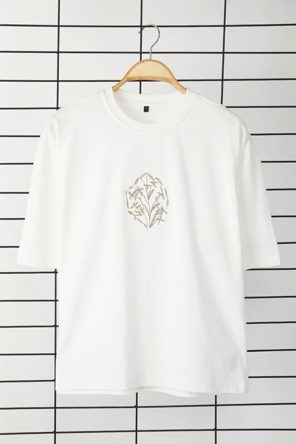 Trendyol Trendyol Unisex Ecru Crop/Short Cut Floral Embroidered 100% Cotton T-Shirt