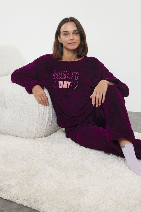 Trendyol Trendyol Wellsoft Winter Knitted Pajamas Set with Plum Slogan and Heart