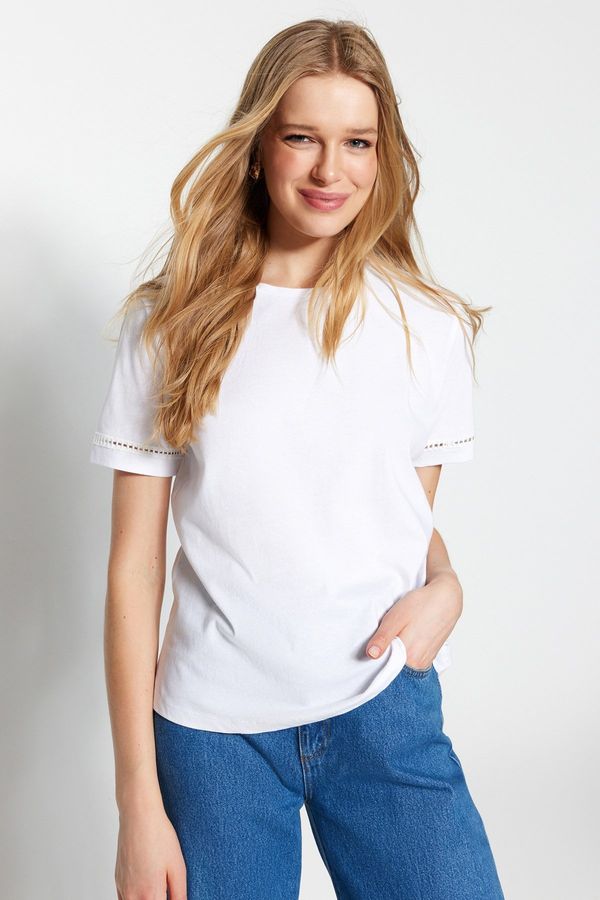Trendyol Trendyol White 100% Cotton Basic Crew Neck Knitted T-Shirt with Embroidery Detail