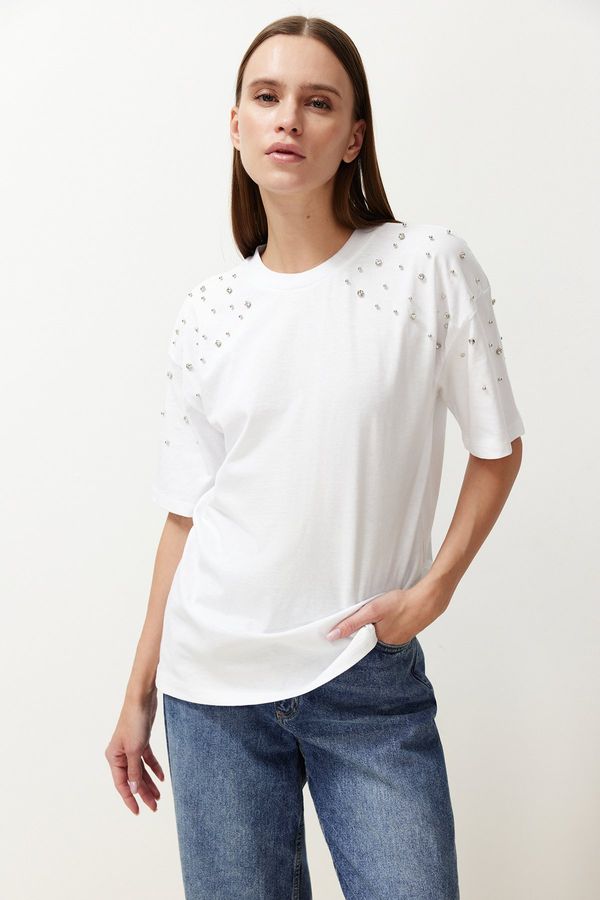 Trendyol Trendyol White 100% Cotton Stone Accessory Detail Relaxed/Comfortable Cut Knitted T-Shirt