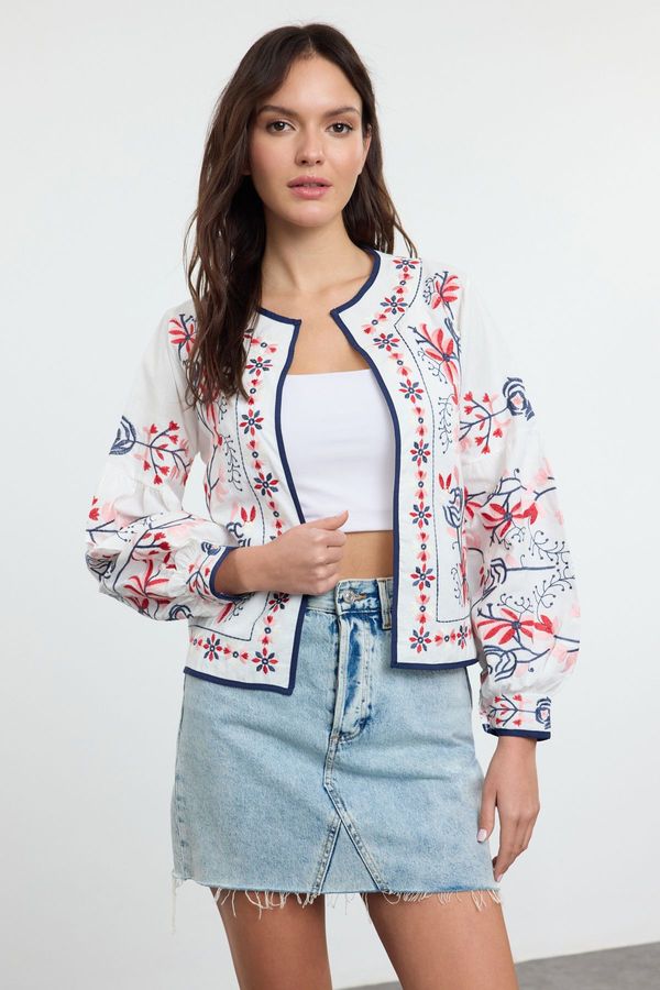 Trendyol Trendyol White Embroidered Crew Neck Woven Jacket