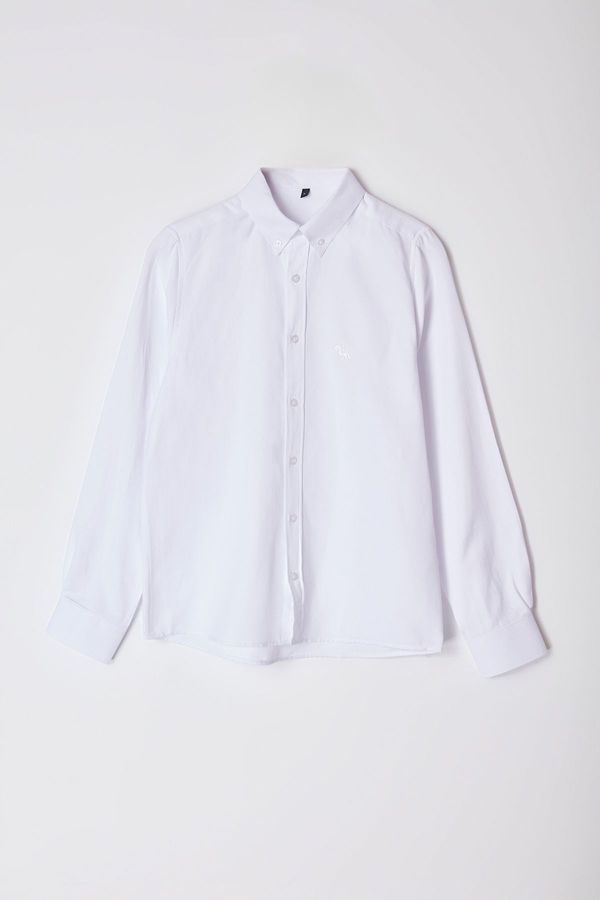 Trendyol Trendyol White Extra Slim Fit Oxford Shirt with Embroidery Detail