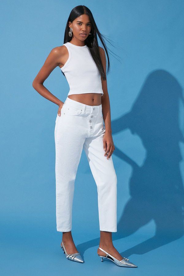 Trendyol Trendyol White Front Buttoned High Waist Mom Jeans