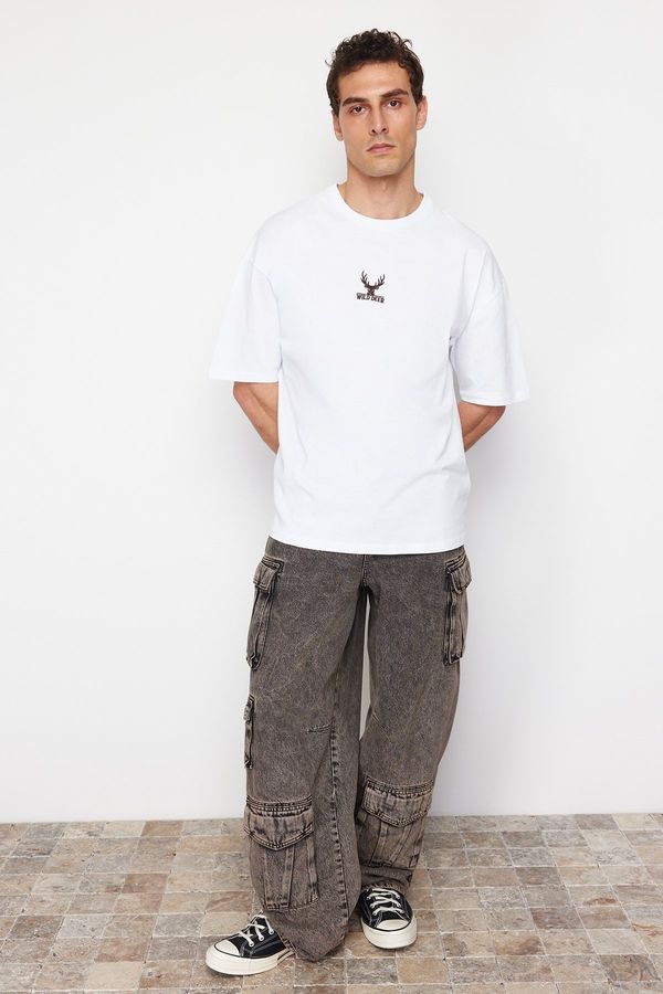 Trendyol Trendyol White Oversize Deer Embroidered 100% Cotton T-Shirt