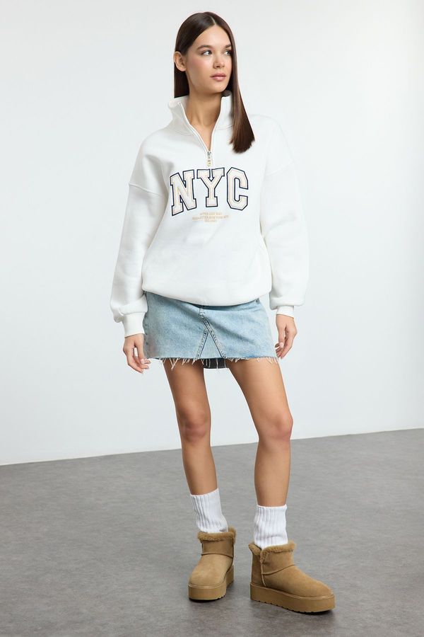 Trendyol Trendyol White Oversize/Wide Pattern Slogan Embroidered Zippered Collar Knitted Sweatshirt