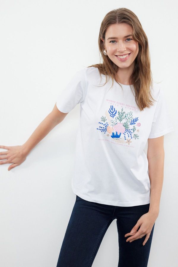 Trendyol Trendyol White Printed and Stone Embroidered Regular/Normal Pattern Knitted T-Shirt