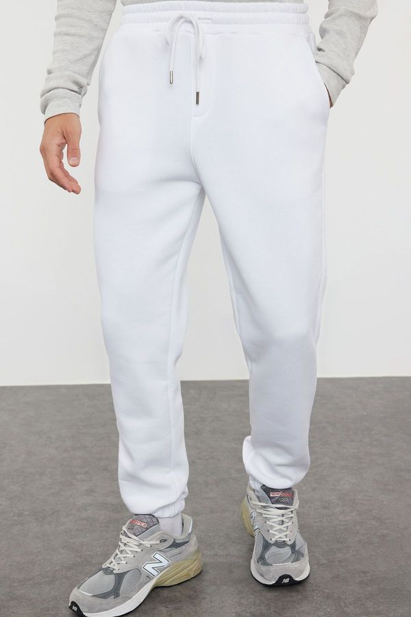 Trendyol Trendyol White Regular Cut Sweatpants with Elastic Lace-up and Fleece Inside