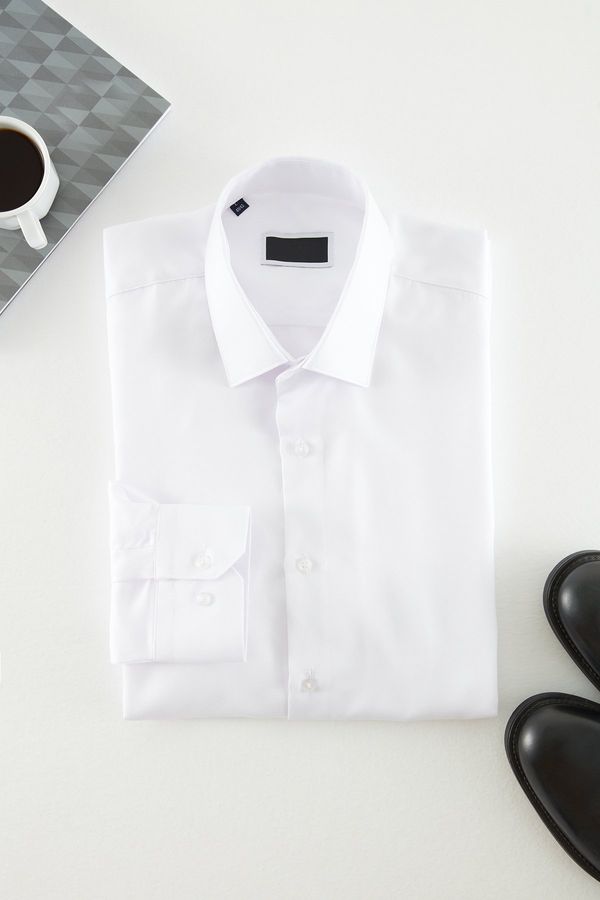 Trendyol Trendyol White Slim Fit Smart Shirt
