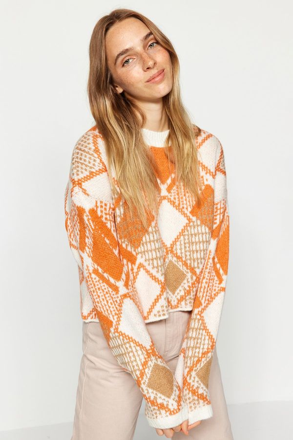 Trendyol Trendyol Wide Fit Crop in Ecru. Soft Textured Patterned Knitwear Sweater