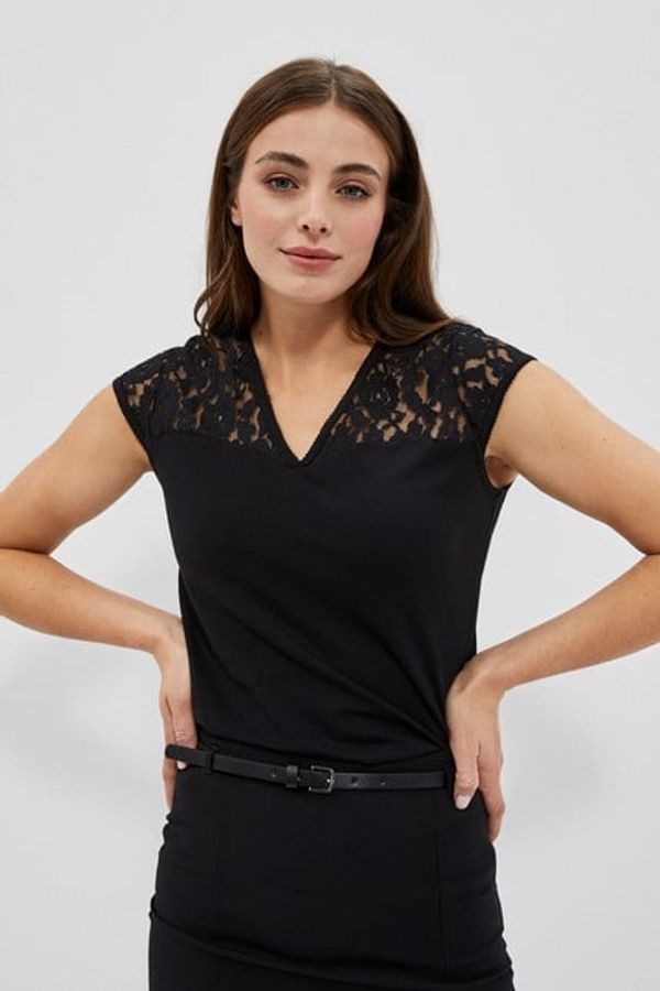 Moodo V-neck blouse with lace