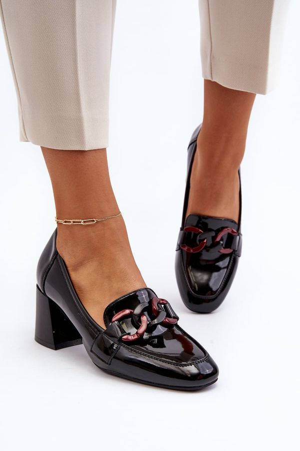 VINCEZA VINCEZA Black Patent Leather Pumps with Chain Paliotte