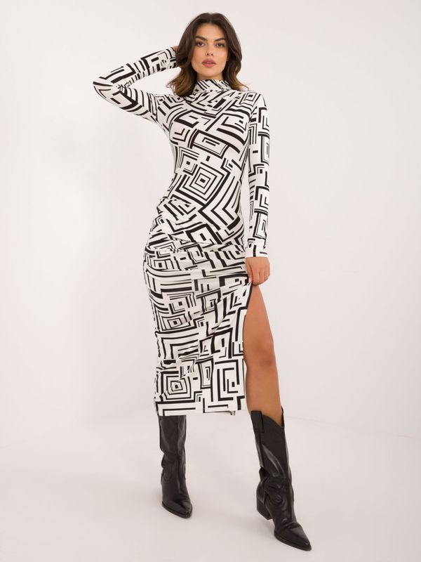 Fashionhunters White and black pleated dress with geometric patterns