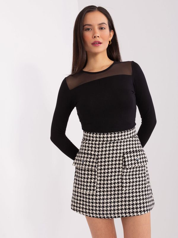 Fashionhunters White and black skirt with pockets