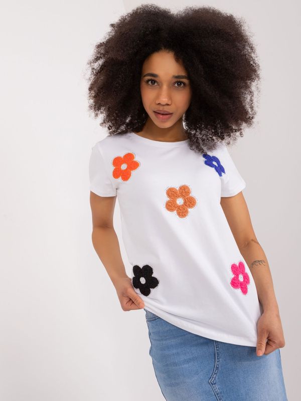 Fashionhunters White T-shirt with BASIC FEEL GOOD patches