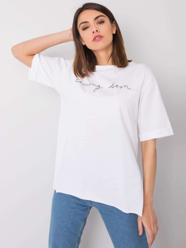 Fashionhunters White T-shirt with Riley RUE PARIS