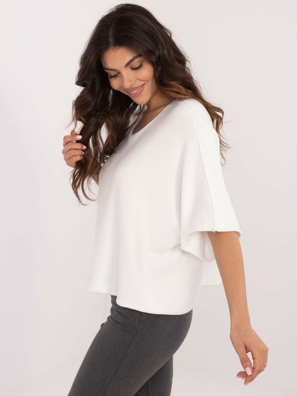 Fashionhunters White women's oversize sweater