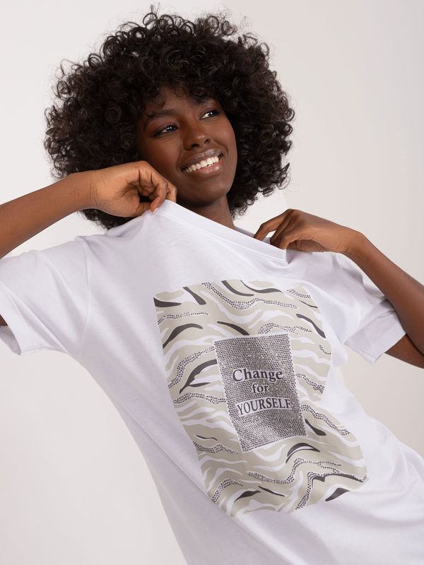 Fashionhunters White women's T-shirt with appliqué and print