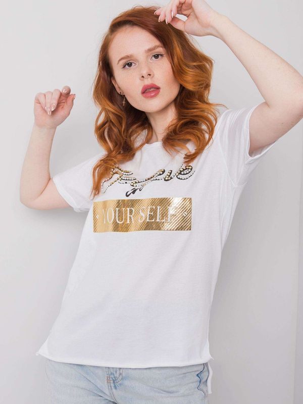 Fashionhunters White women's T-shirt with Evelyn patch