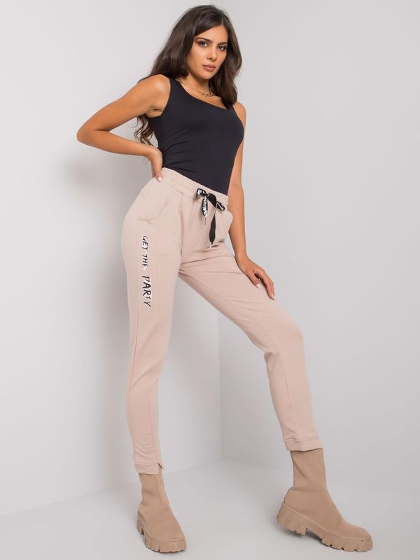 Fashionhunters Women's beige sweatpants made of cotton